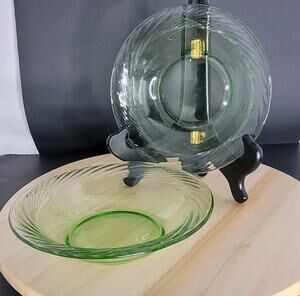 VTG Pyrex Spring Green Festiva 7.5” Glass Bowls Set of 2 Swirl Cereal Soup Salad